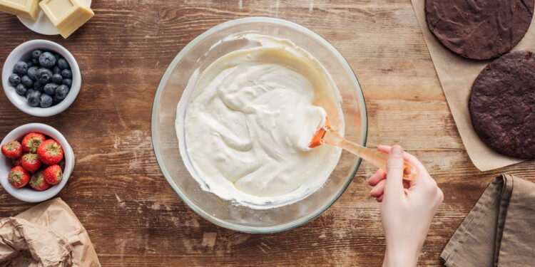 Como fazer um bolo rápido e gostoso em poucos minutos sem forno