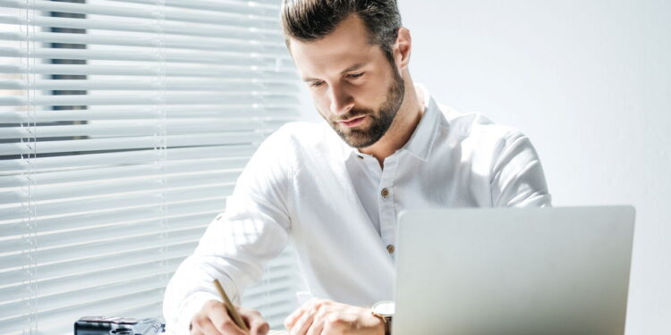 Como usar o chá verde para ajudar na concentração