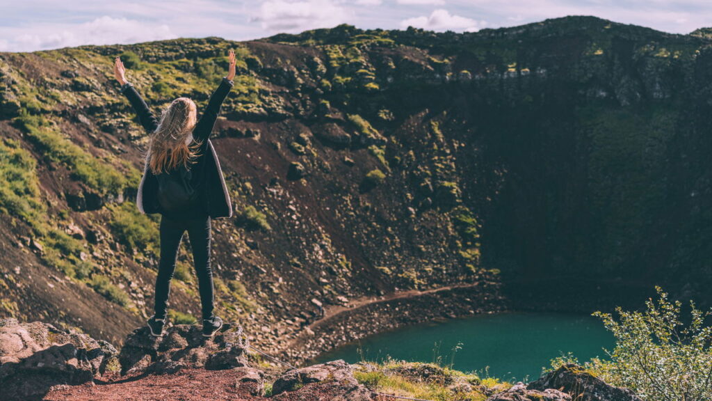 Motivos por algumas pessoas gostarem de ficar sozinhas, segundo especialistas