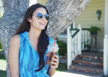 O melhor chá gelado para refrescar e eliminar líquidos