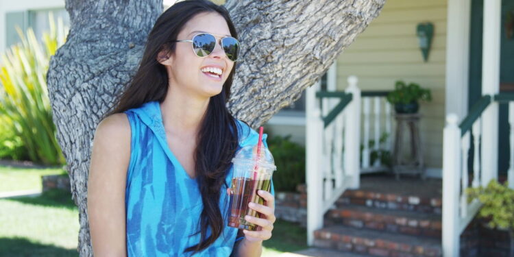 O melhor chá gelado para refrescar e eliminar líquidos