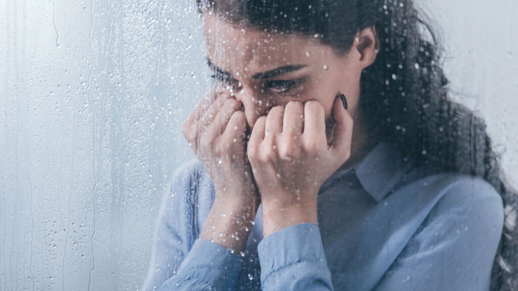 O que significa quando uma pessoa chora facilmente segundo a psicologia