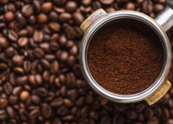 Essa é a forma correta de guardar o café, segundo especialistas: “Nunca na geladeira, pois o sabor se perde rapidamente”