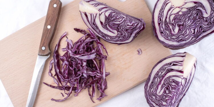 Dica simples para manter o repolho roxo vibrante e saudável por semanas na geladeira