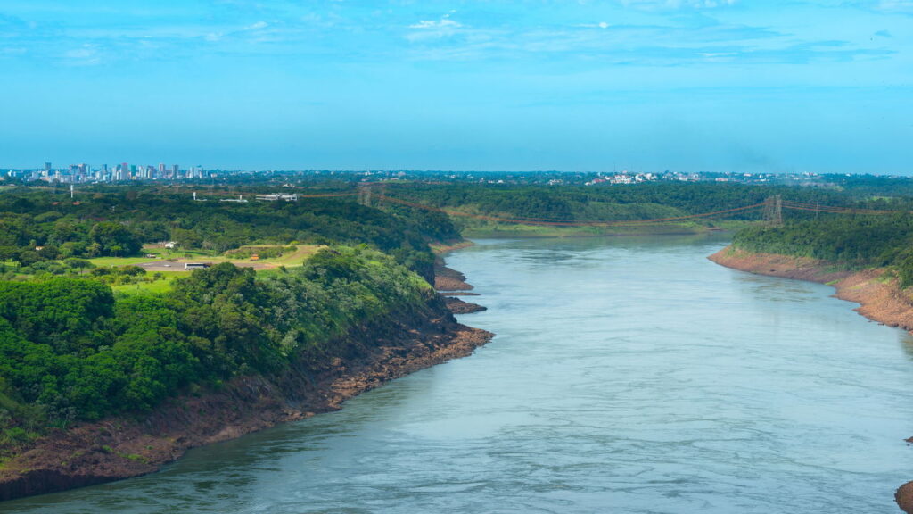 Sonhar com água revela segredos sobre suas emoções ocultas