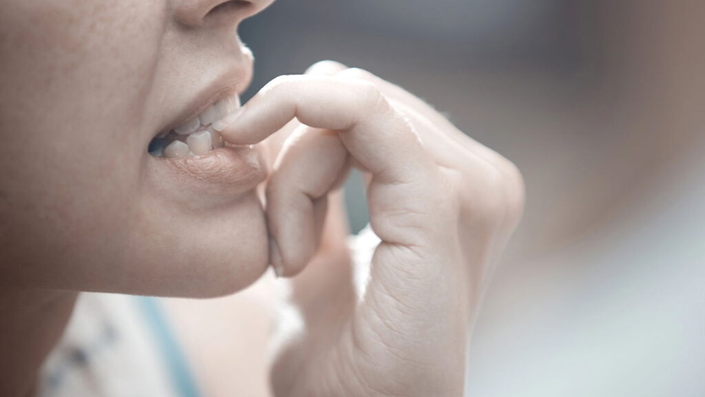 Segundo especialistas, esse comportamento pode estar associado a ansiedade crônica