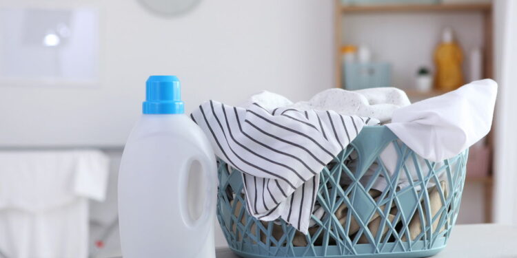 Os erros mais comuns ao usar sabão líquido na máquina de lavar