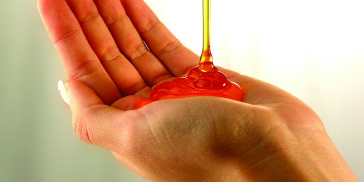 Passo a passo para fazer sabonete líquido caseiro e econômico