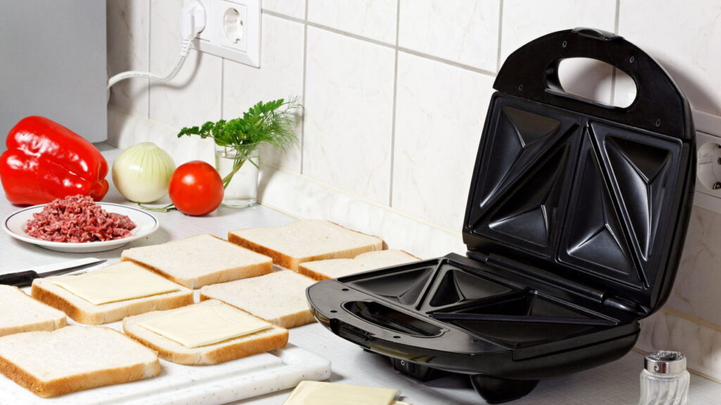 A melhor receita de pastel caseiro feita só com a sanduicheira em 10 minutos