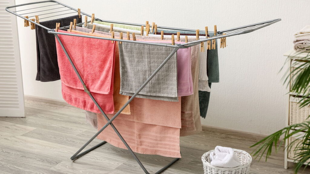 Nem sabão em pó, nem amaciante: como deixar toalhas macias de novo
