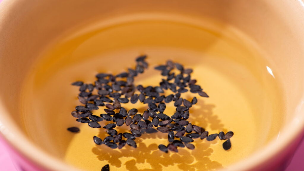 As sementes que oferecem mais cálcio que o leite e ajudam contra osteoporose