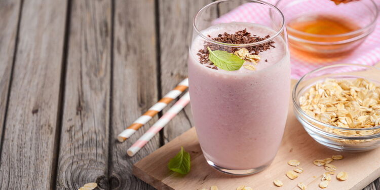 Como criar shakes com flores para pós-treino revigorante