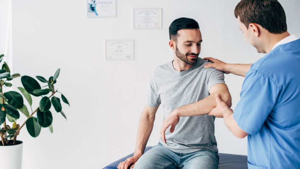 Cuidado com o ombro pode evitar dores que limitam tarefas do dia a dia