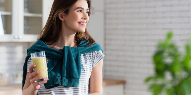 A bebida mais leve e rápida para começar bem o dia em 3 minutos