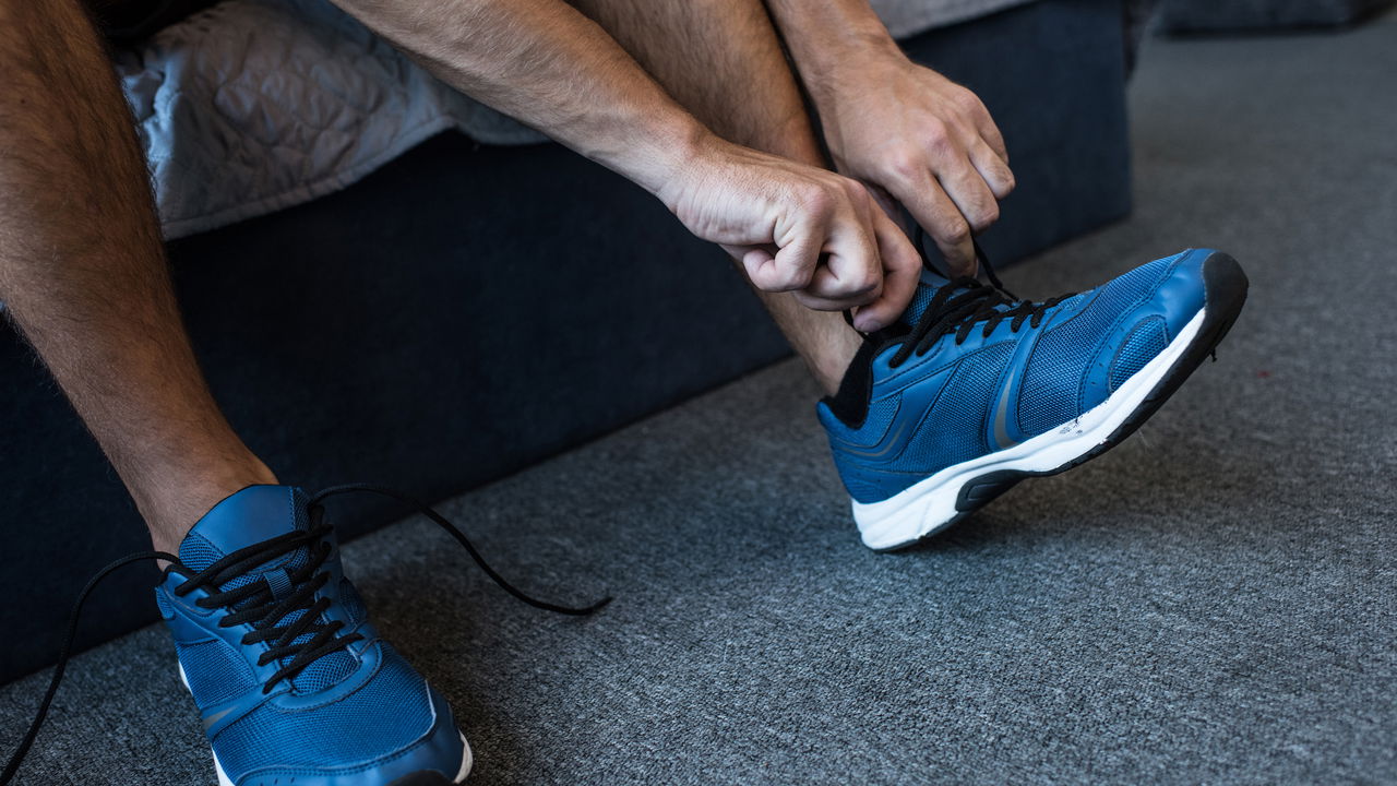 Como usar a centrifugação da máquina de lavar para secar tênis sem estragar