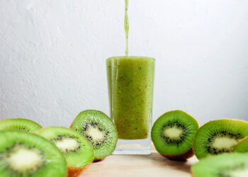 Como preparar um suco de kiwi com proteína para ganhar massa muscular e ficar mais forte