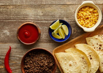 Tacos rápidos prontos em 10 minutos com poucos ingredientes