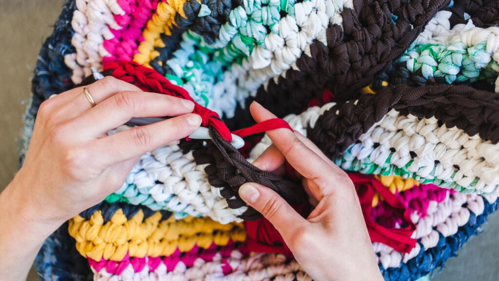 Tapete de barbante de crochê deixa qualquer casa mais bonita e resistente