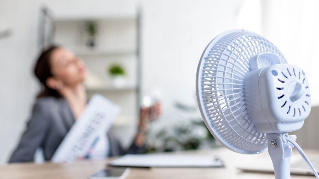 Esse é o truque dos arquitetos para um ventilador resfriar como se fosse um ar condicionado