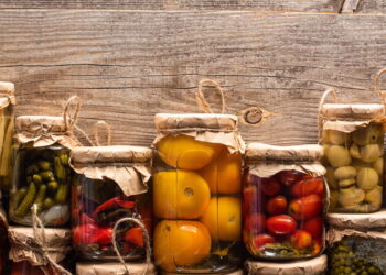 Dicas para conservar verduras na geladeira e evitar que murchem