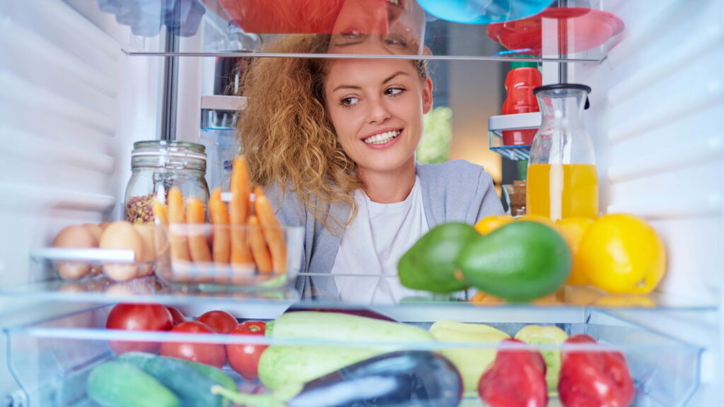 Dicas para conservar verduras na geladeira e evitar que murchem