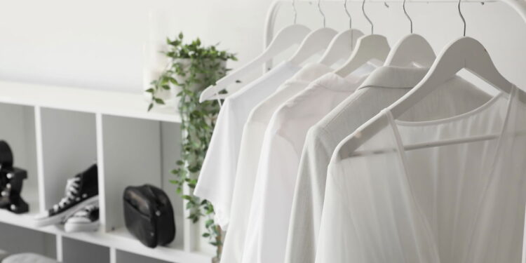 Truque secreto que deixa roupas brancas ainda mais claras