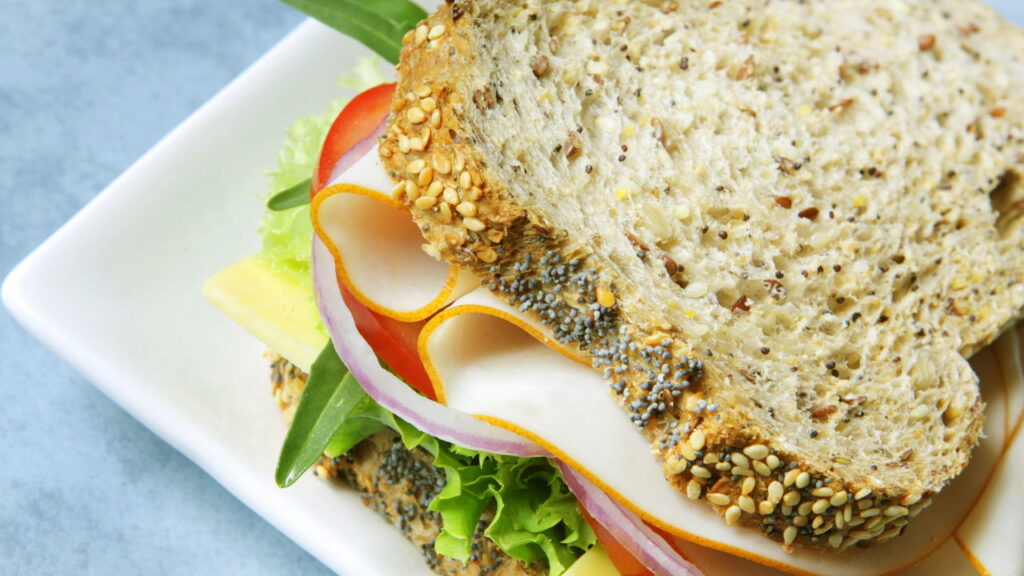 Lanches rápidos e nutritivos para quem trabalha em casa sem perder a praticidade