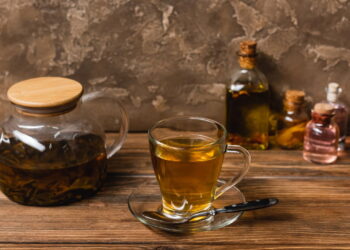 Como fazer xaropes caseiros com plantas do seu jardim