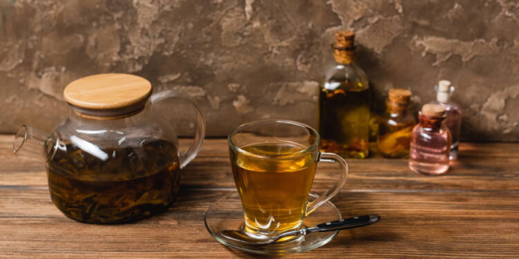 Como fazer xaropes caseiros com plantas do seu jardim