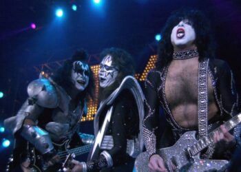 Morre aos 74 anos o lendário guitarrista do Kiss