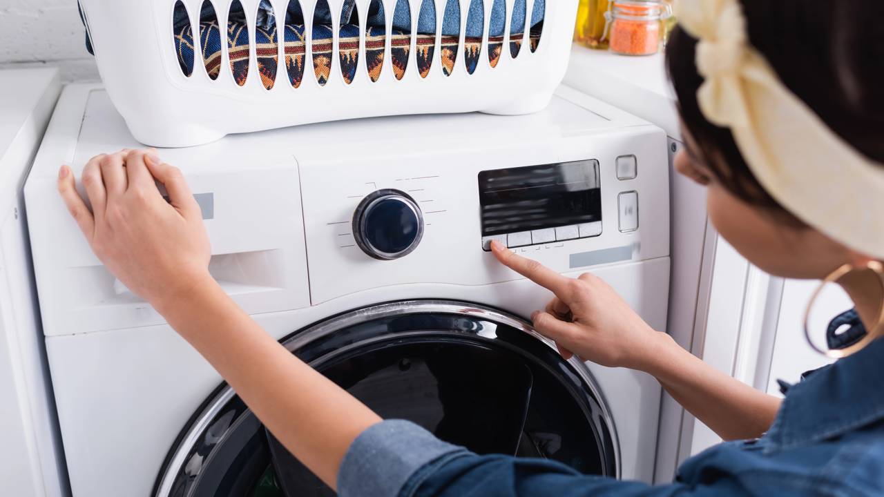 O ajuste da máquina de lavar que economiza água e sabão