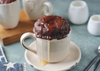 Bolo de caneca perfeito com poucos ingredientes em 2 minutos