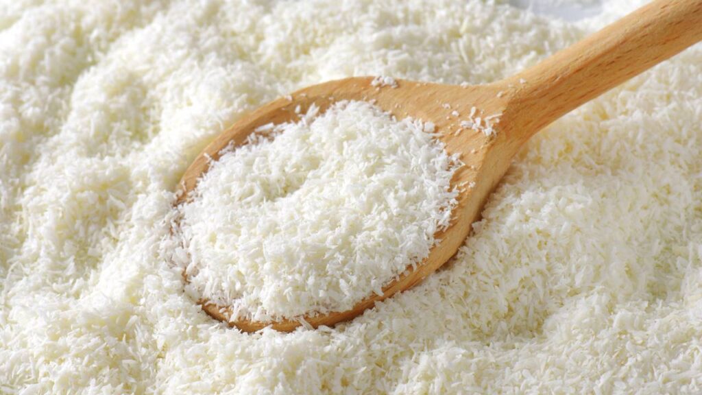 O melhor doce de coco de micro-ondas fica pronto em 5 minutos