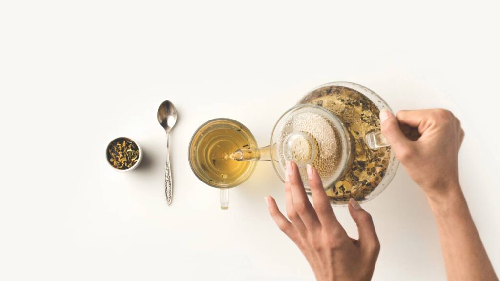 Os 2 chás que aceleram o metabolismo e auxiliam no emagrecimento