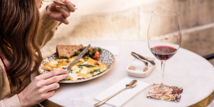 A omelete de micro-ondas deliciosa que é a dica mais prática para seu café da manhã