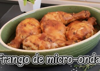 Sem forno: frango de micro-ondas suculento pronto em 20 minutos