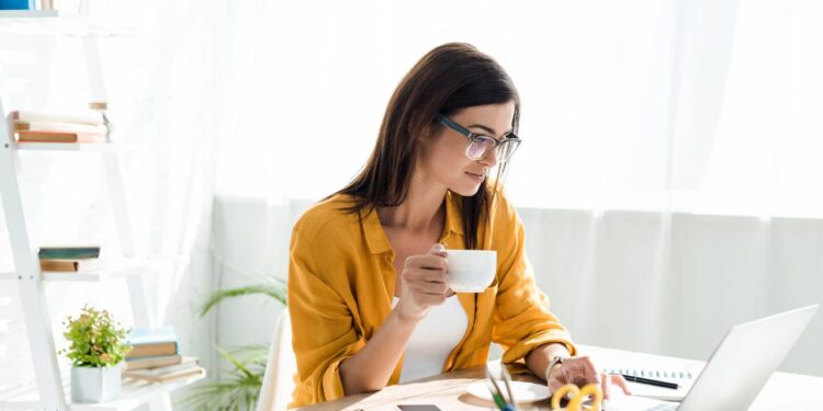 Dicas para trabalhar em casa com produtividade e sem cansaço, segundo especialistas
