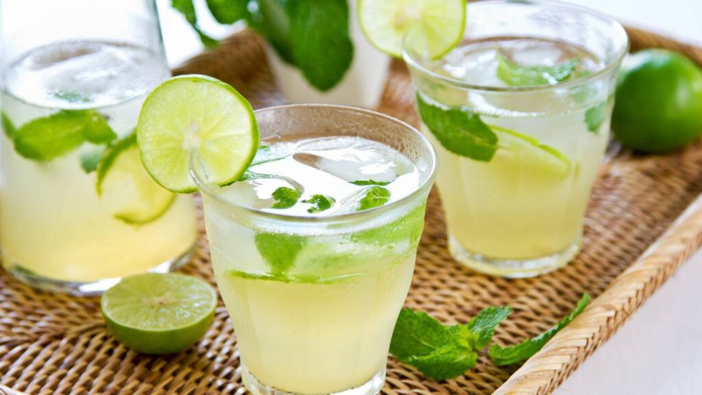 Dicas para preparar 1 litro de limonada com um limão em poucos minutos