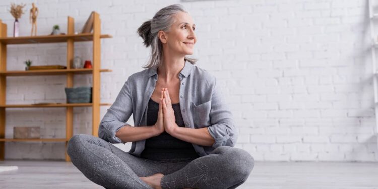 Meditação reduz a ansiedade do dia a dia, segundo a psicologia