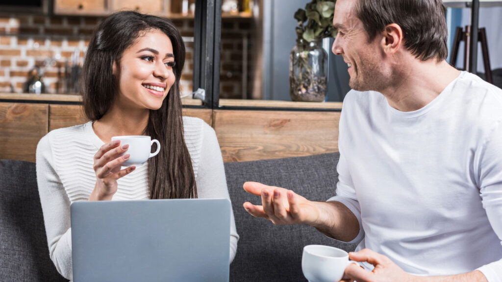 Como ouvir com atenção melhora suas relações segundo a psicologia