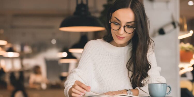 Como desenvolver o hábito de ler livros de forma constante, segundo especialistas