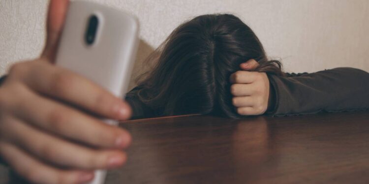 Como evitar comparações nas redes sociais com atitudes práticas, segundo terapeutas