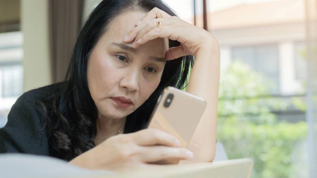 Como evitar comparações nas redes sociais com atitudes práticas, segundo terapeutas