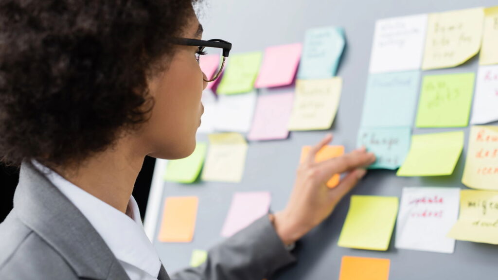 O benefício de rotinas minimalistas para simplificar escolhas diárias segundo especialistas