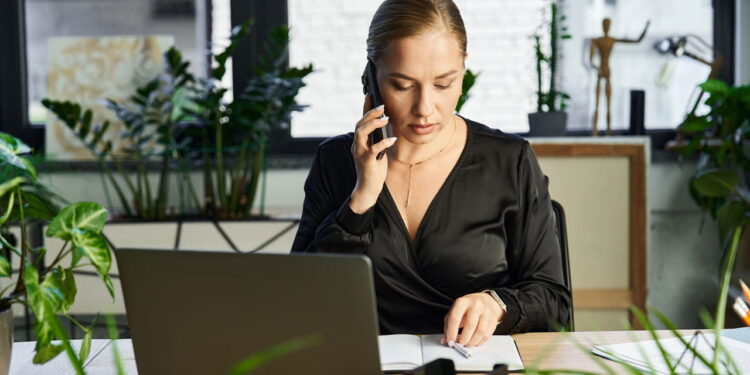 Como usar plantas para reduzir o estresse em ambientes de trabalho