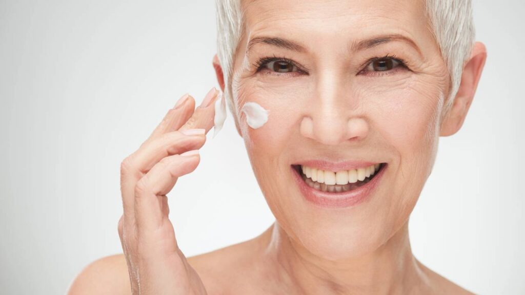 Como reduzir as rugas com truque simples usando escova de dentes