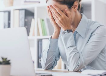 Como enfrentar a insegurança no ambiente de trabalho, segundo terapeutas