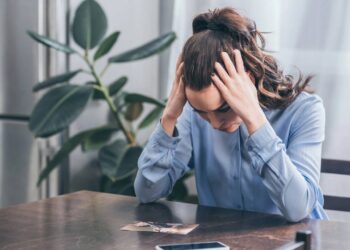 Estratégias para superar o medo de tomar decisões da vida, segundo terapeutas