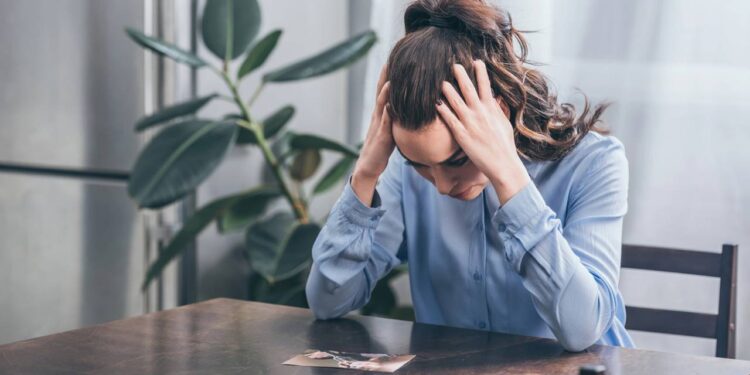 Estratégias para superar o medo de tomar decisões da vida, segundo terapeutas