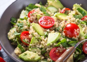 Salada saborosa e essencial para quem deseja manter a saúde óssea saudável